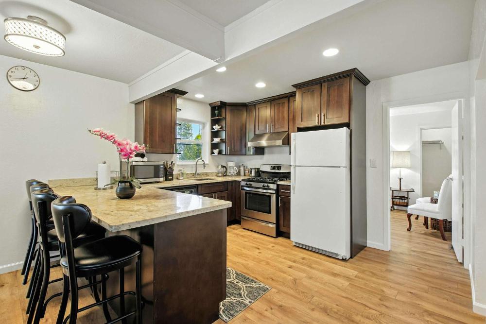 Marbella Lane - 3BR Penthouse Executive Suite, SFO, Parking